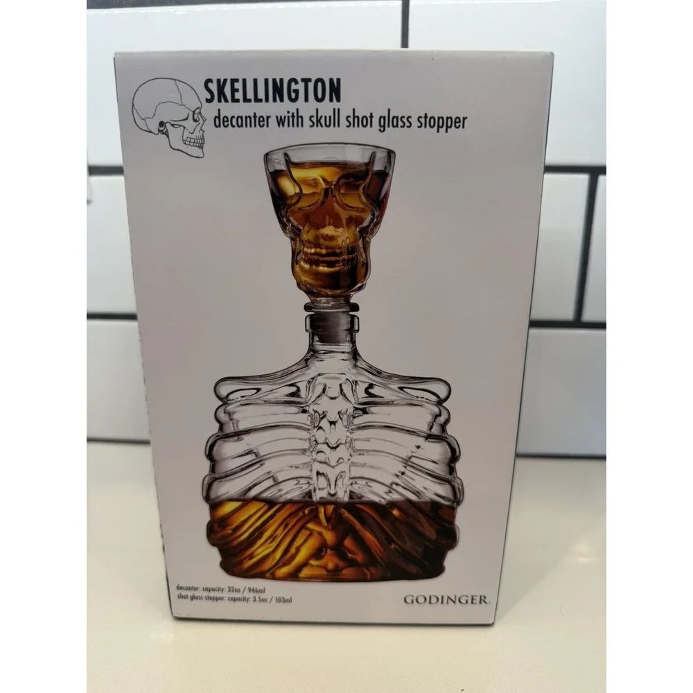 Skellington Decanter With Skull Shot Glass Stopper Halloween 🎃‎ New!!